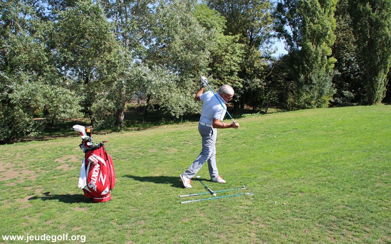 Exercices pour améliorer posture et rotation d’un swing de golf 