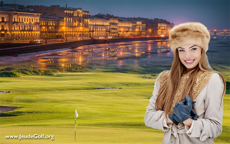 Jouer au golf à Saint-Pétersbourg pour le jour le plus long de l'année