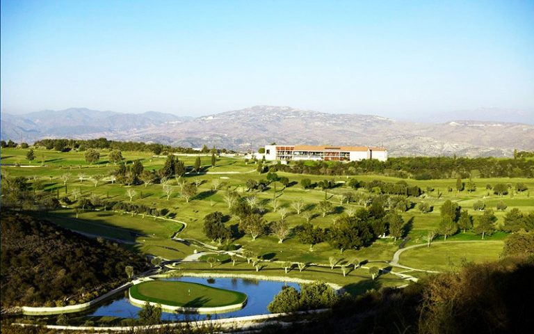 Minthis à Chypre, pour un séjour de golf sportif, relaxant, et romantique…