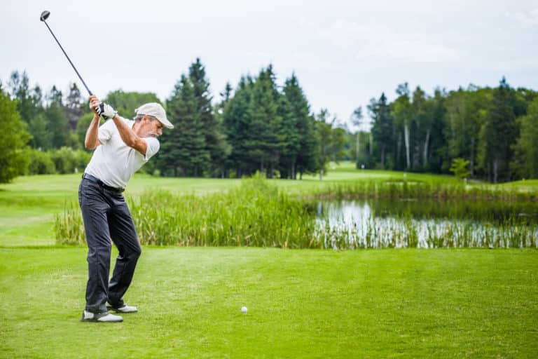 Les golfeurs seniors incités à swinguer toujours plus vite ! Oui mais pour quels résultats ?