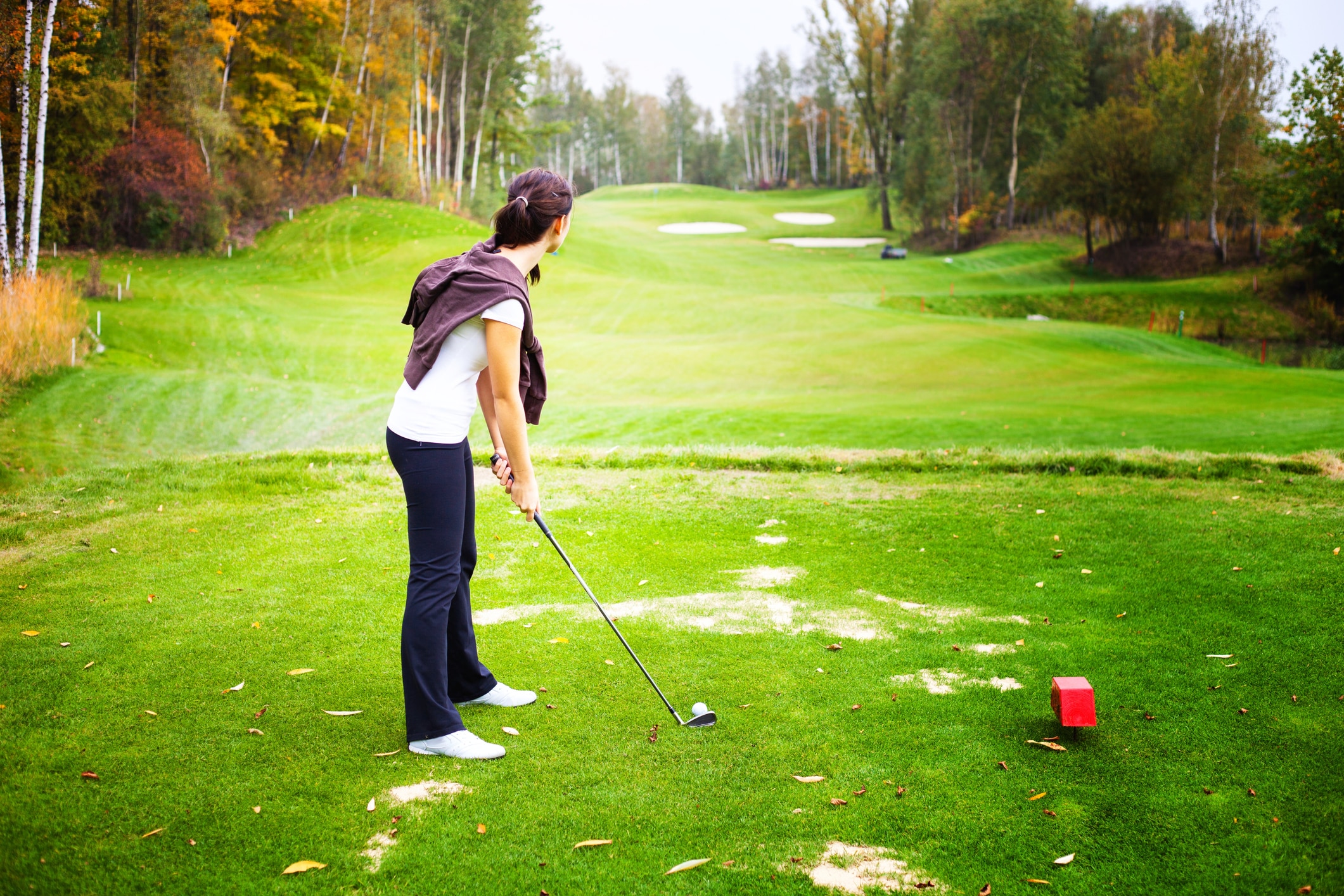 Comment aborder le premier tee avec confiance pour des départs réussis au golf